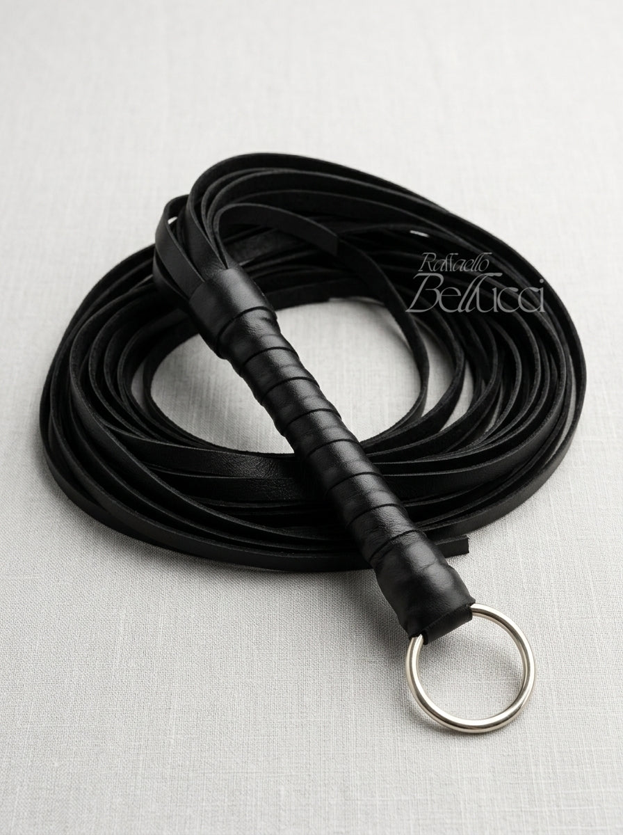 Tocco Dominante - Leather Flogger